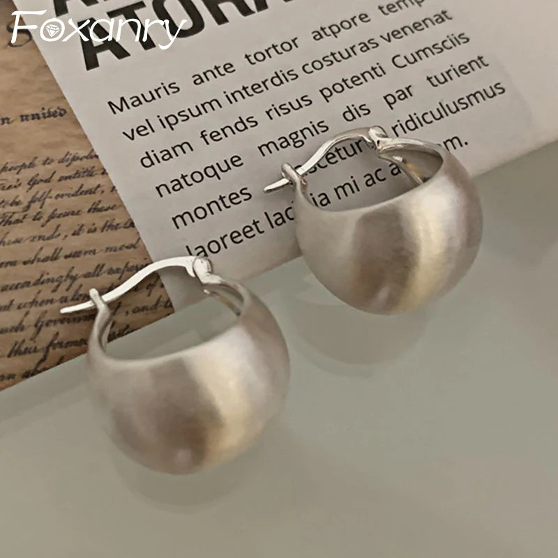 עגילי כסף מינימליסטיים