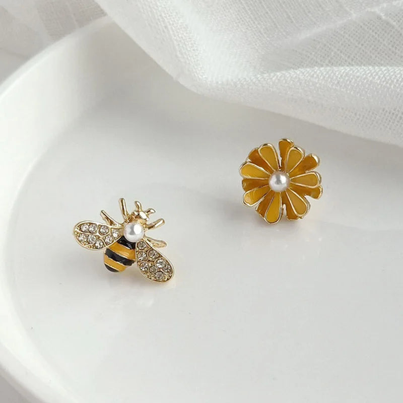 Cute Bee Daisy Flower Stud Earrings