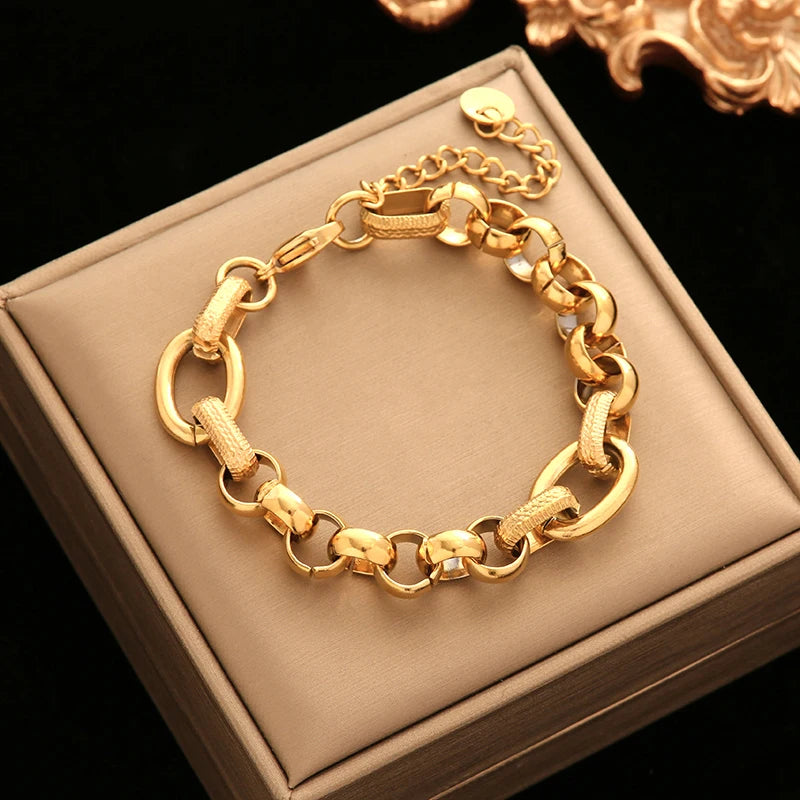 Elegant Twisted Bracelet