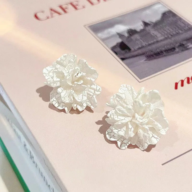 White Flowers Earrings