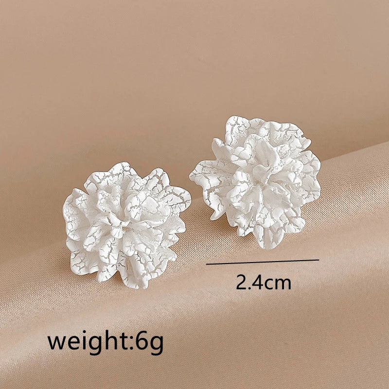 White Flowers Earrings