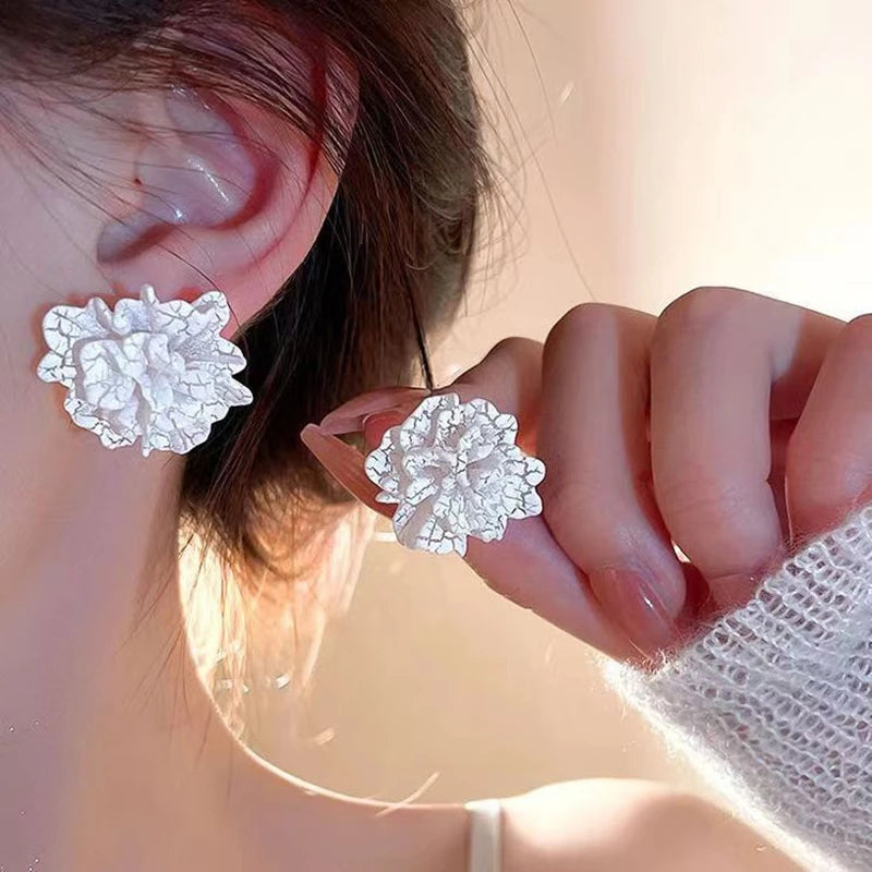 White Flowers Earrings