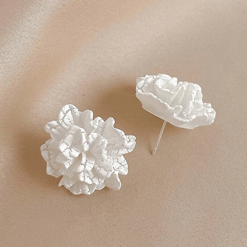 White Flowers Earrings