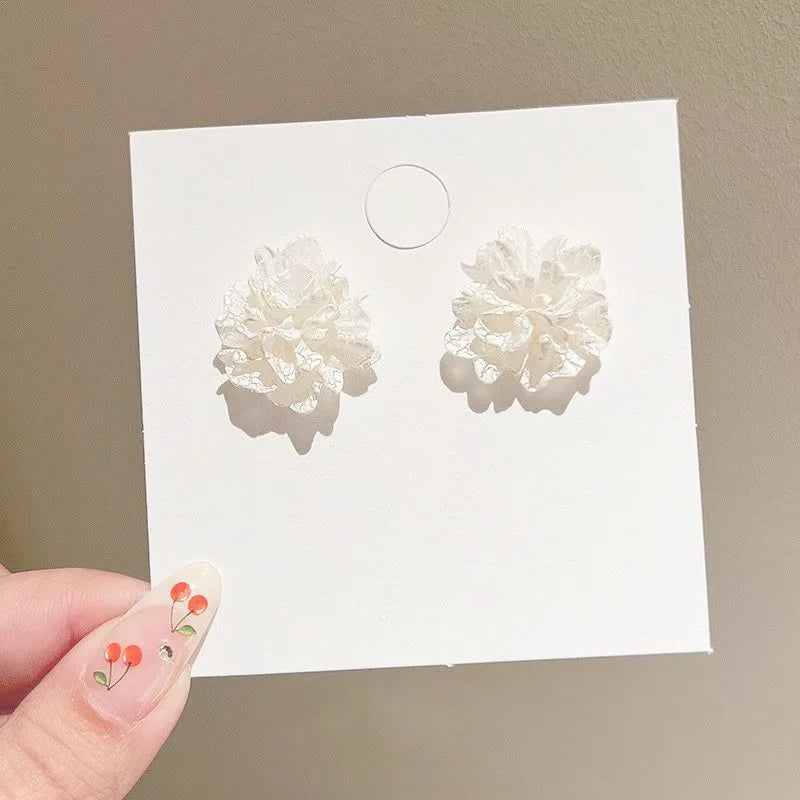 White Flowers Earrings