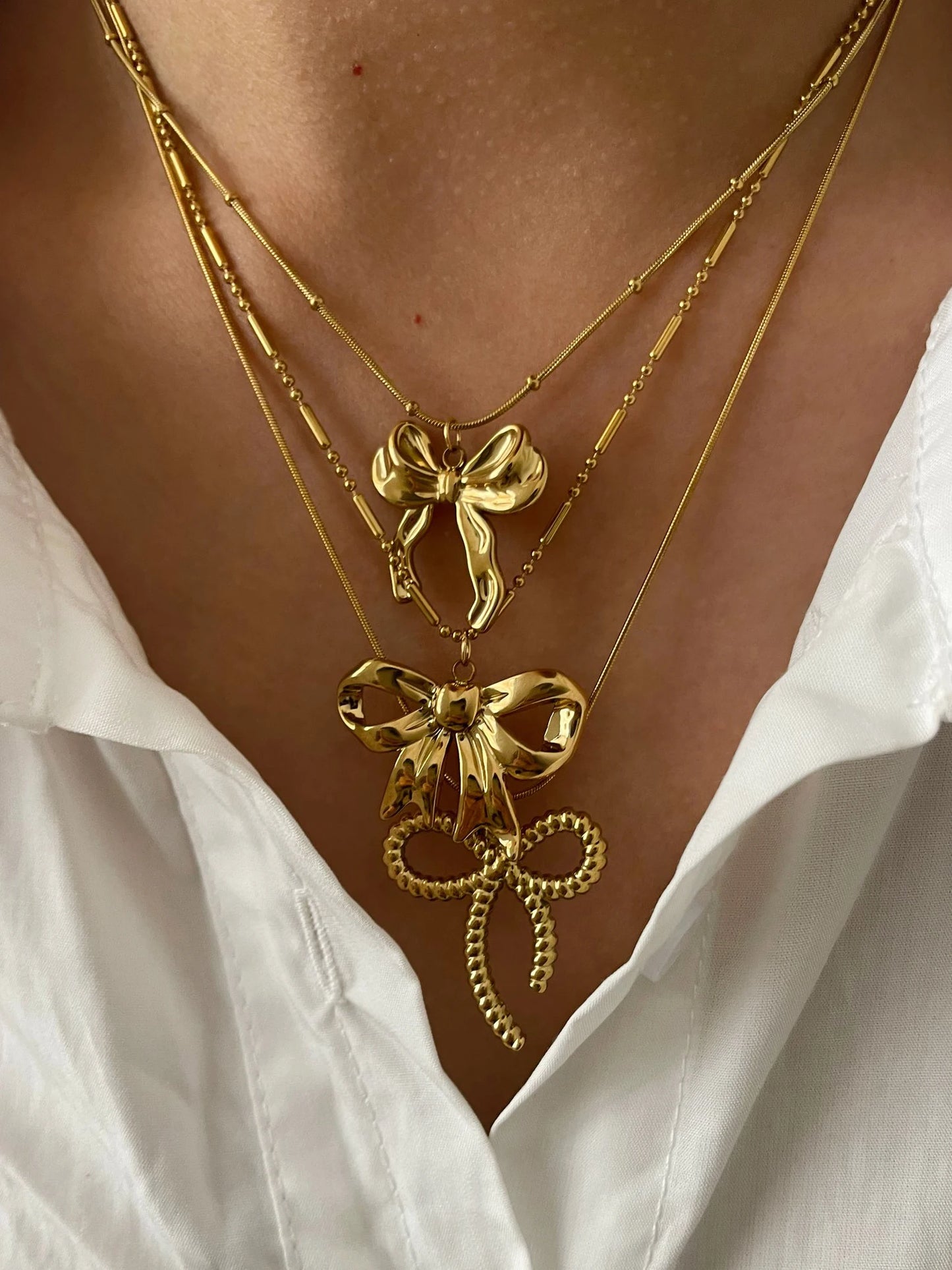 Classic Elegant Gold Bow Necklace