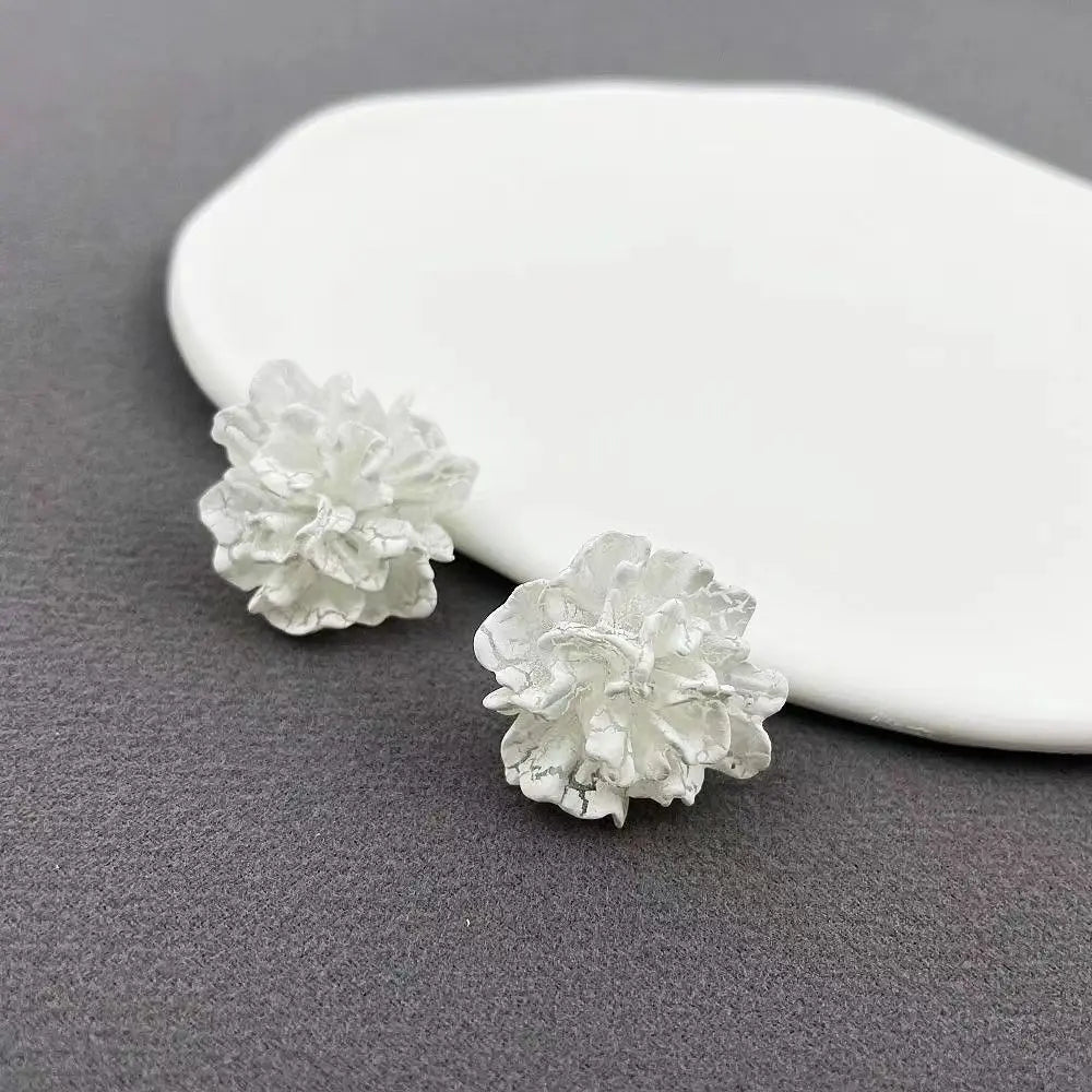 White Flowers Earrings