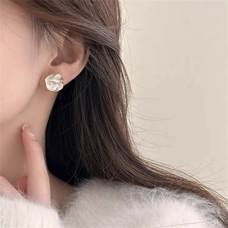 Luxury White Flower Earrings