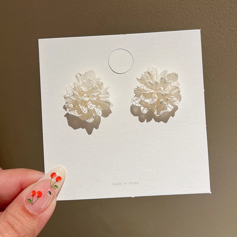 White Flowers Earrings