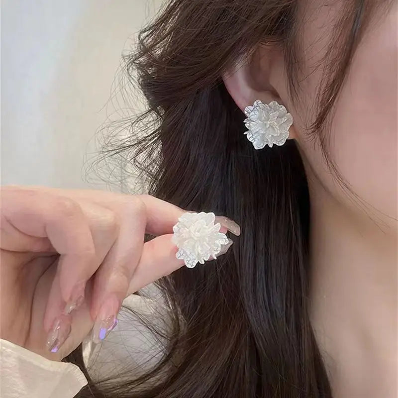 White Flowers Earrings